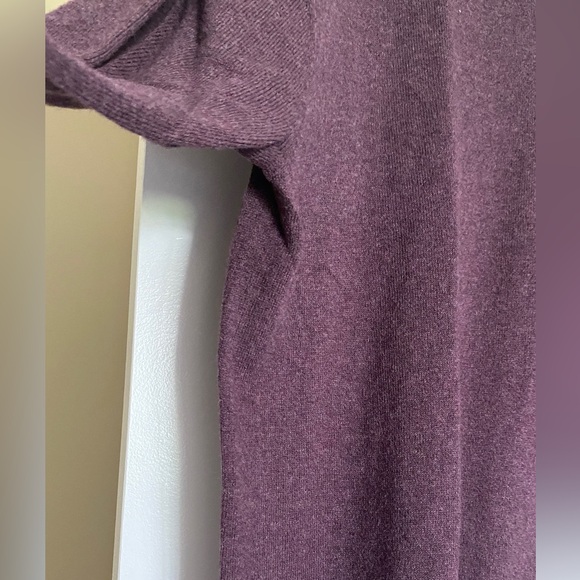 Weatherproof Vintage Cashmere V-Neck Sweater Size L
Purple - Picture 3 of 9